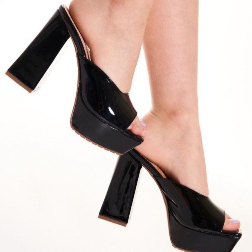Elegant Heeled Sandals + Free Handbag & Sunglasses